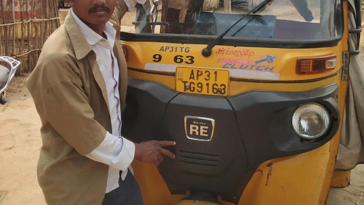 ‘Frustrated’ Narsipatnam Municipal Councillor hits himself with slipper in Council meeting