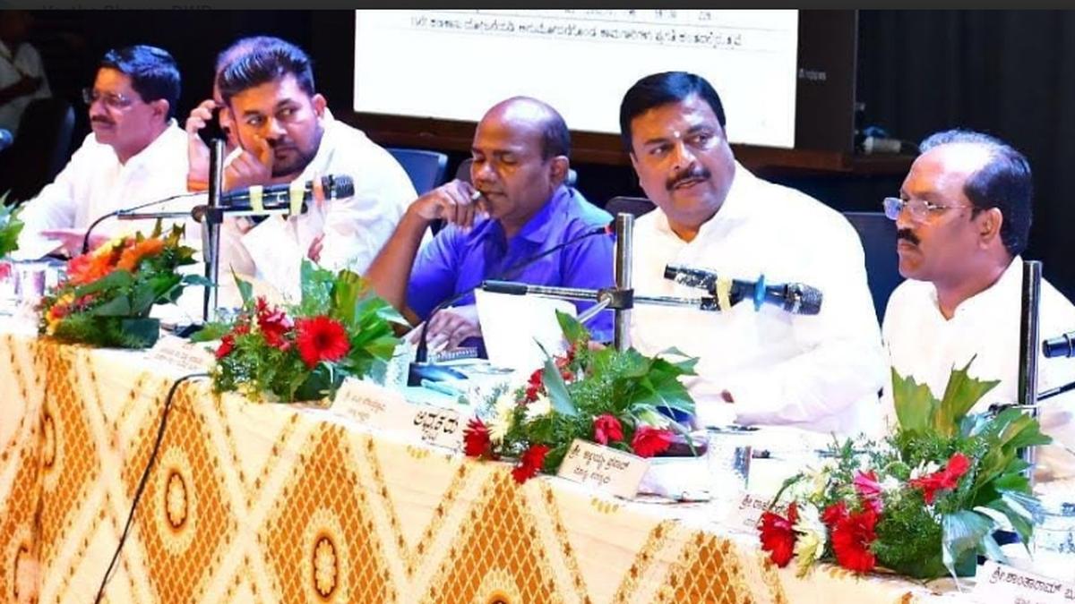 Show concern towards implementation of SC/ST welfare programmes: Narendra Swamy