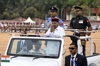 Pourakarmikas participate in Republic Day march past in Mysuru - The Hindu