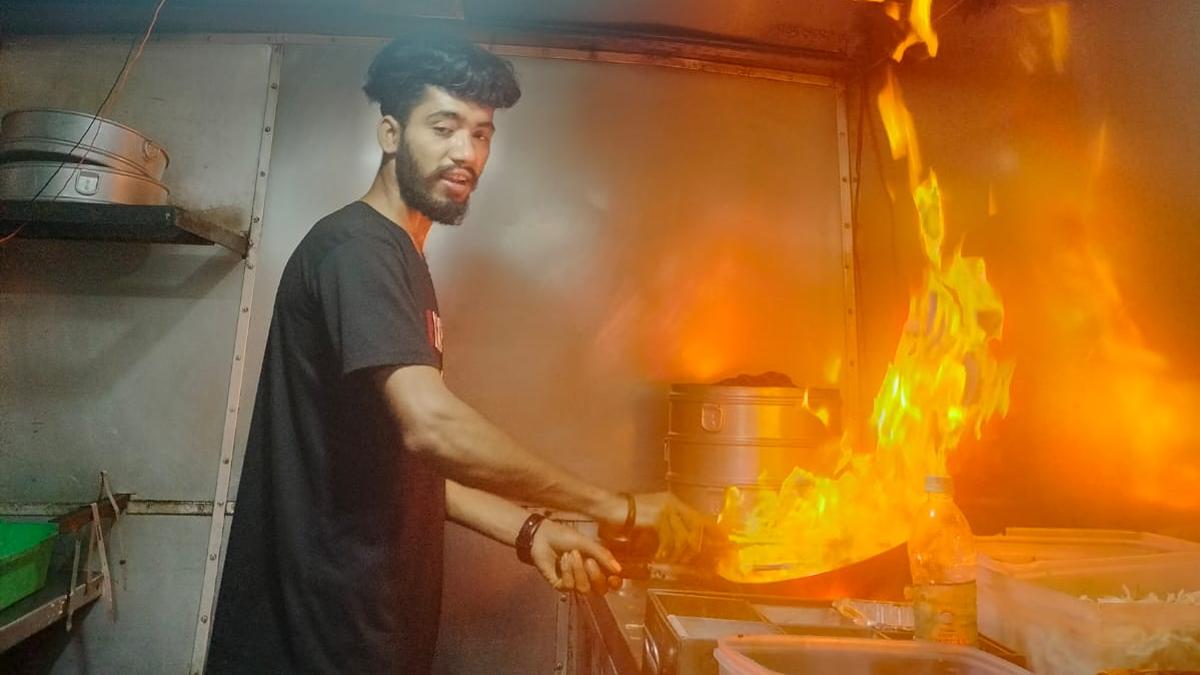 This food-truck in Bengaluru’s Vidyaranyapura dishes out some of the best barbecues and momos