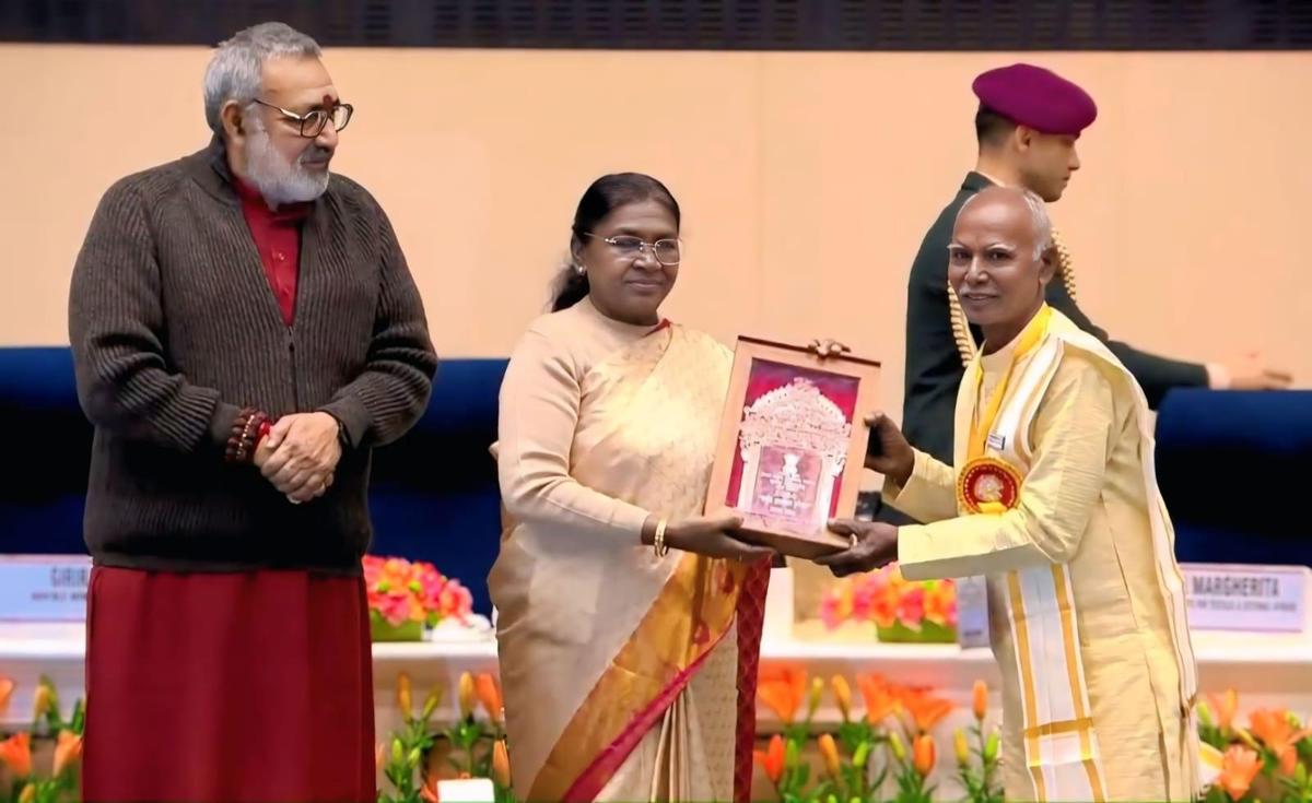 Kalaburagi sculptor Chandrashekar Shilpi conferred with national award -  The Hindu