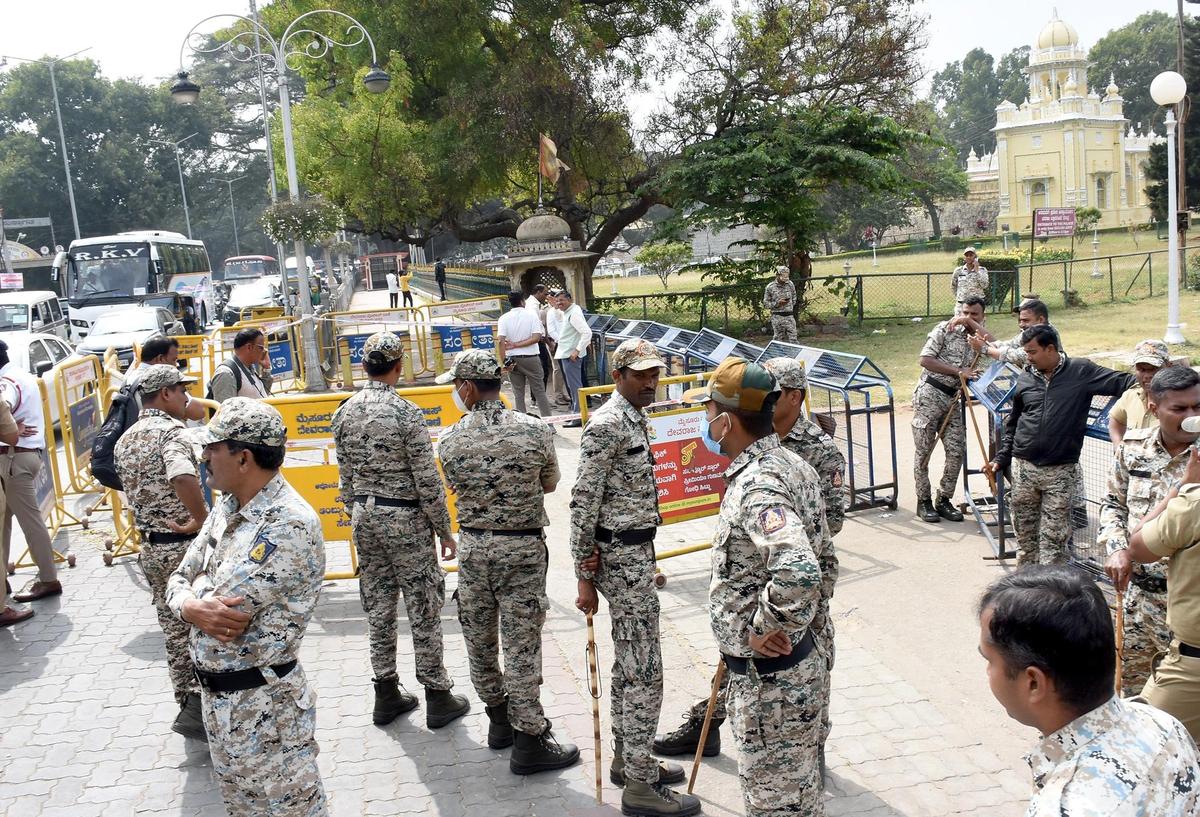 Death toll in cylinder blast near Mysuru palace rises to two - The Hindu