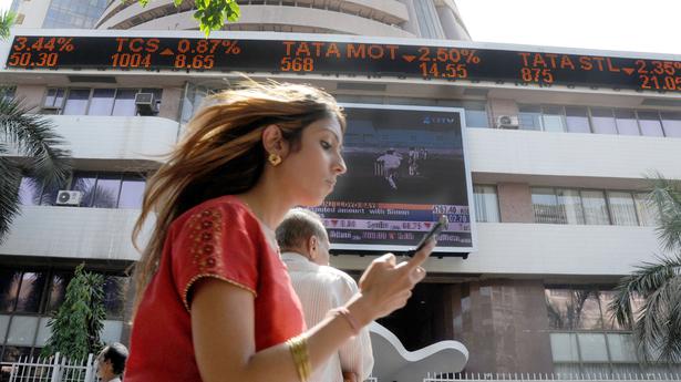 Foreign investors buy shares worth ₹14,000 crore in a week amid softening dollar index
