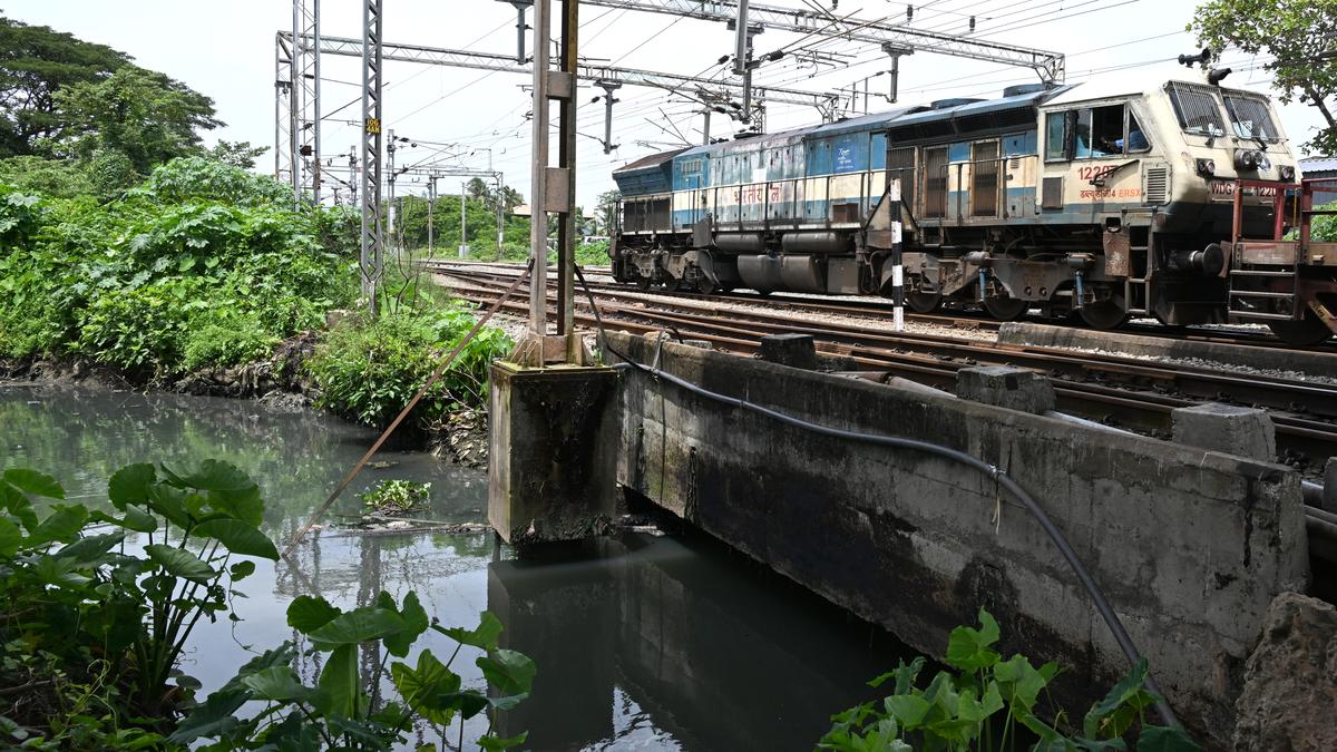 Cleaning of Railway culverts in Kochi hits a roadblock