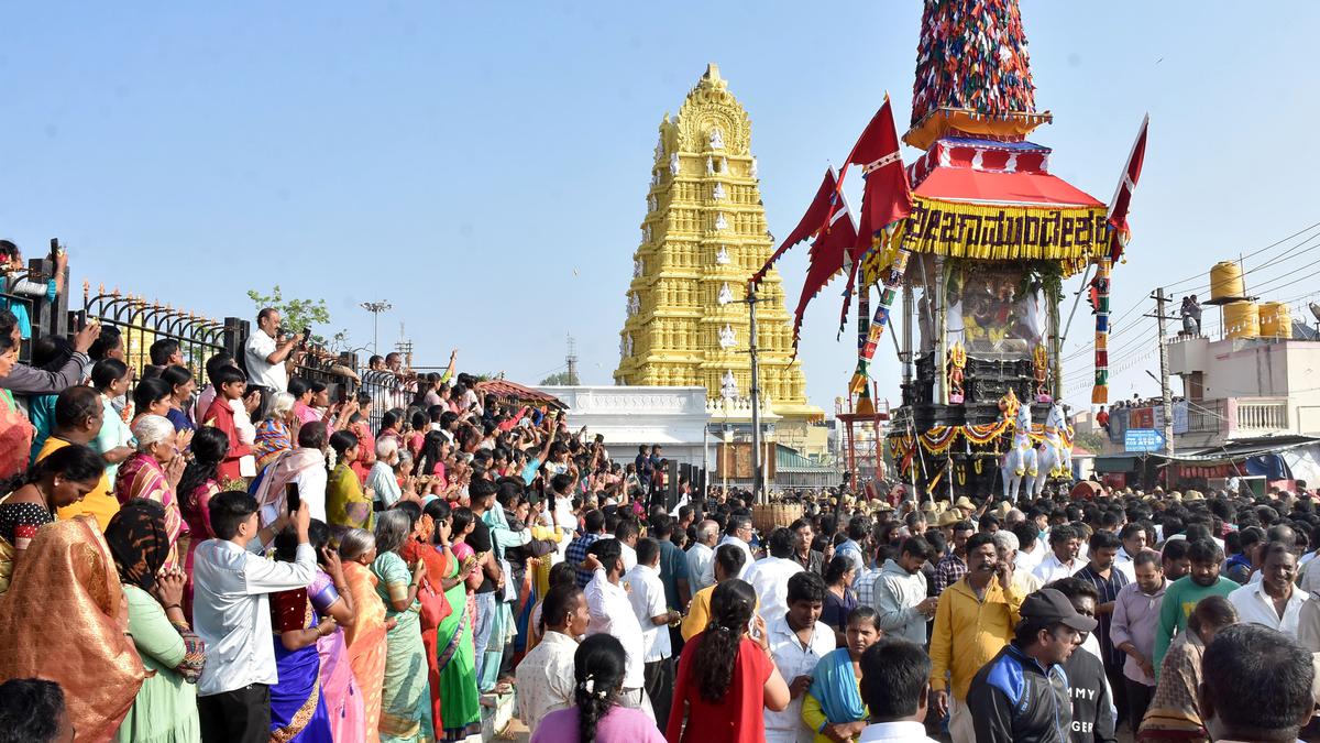 Devotees throng Chamundi hills for ‘Rathotsava’