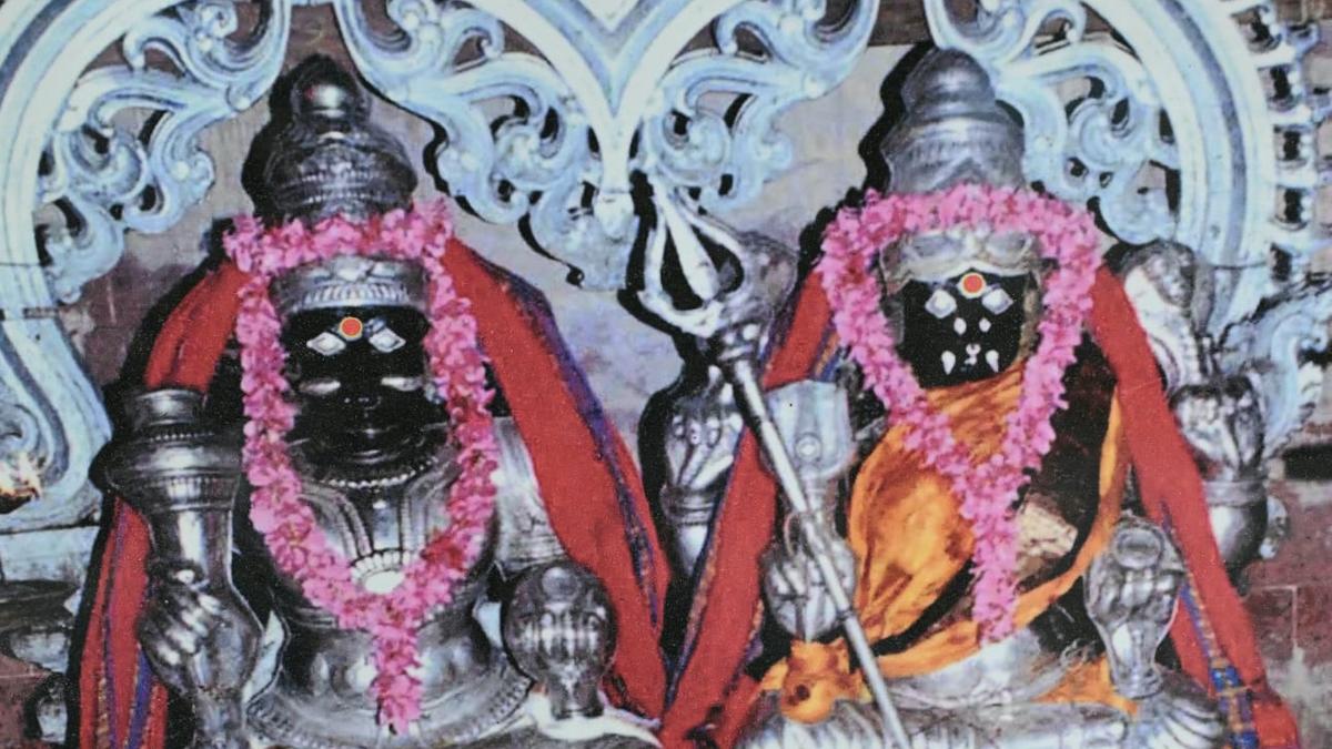 Confluence of humans on the shores of Kulasekarapattinam