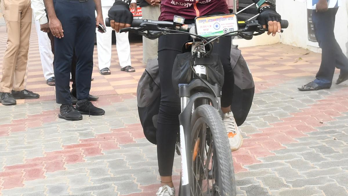 Young mountaineer on pan-India cycle expedition meets KGBV students