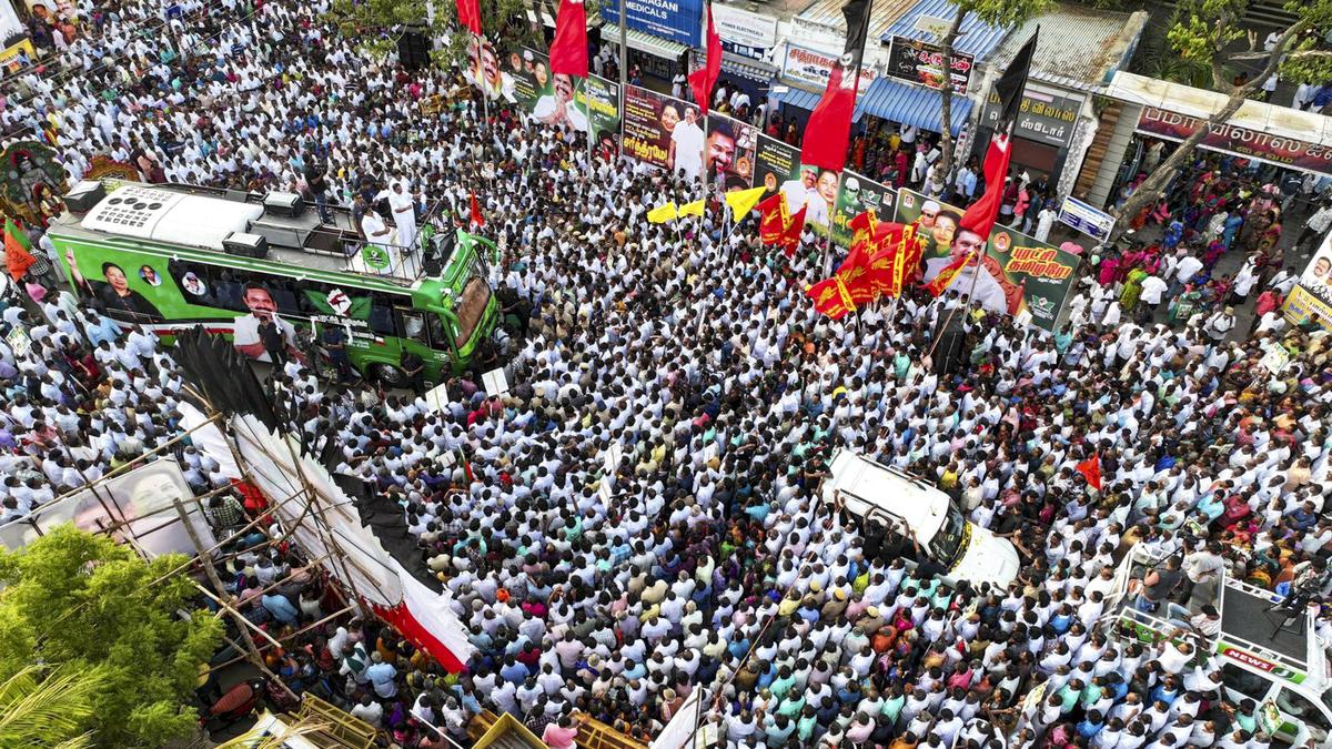 Palaniswami promises protection to traditional fishermen, holds meeting with weavers