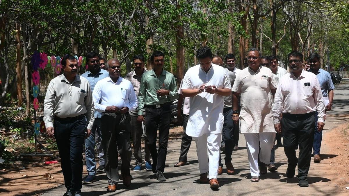 MP inspects DIET, BEd colleges at Vasanth Mahal