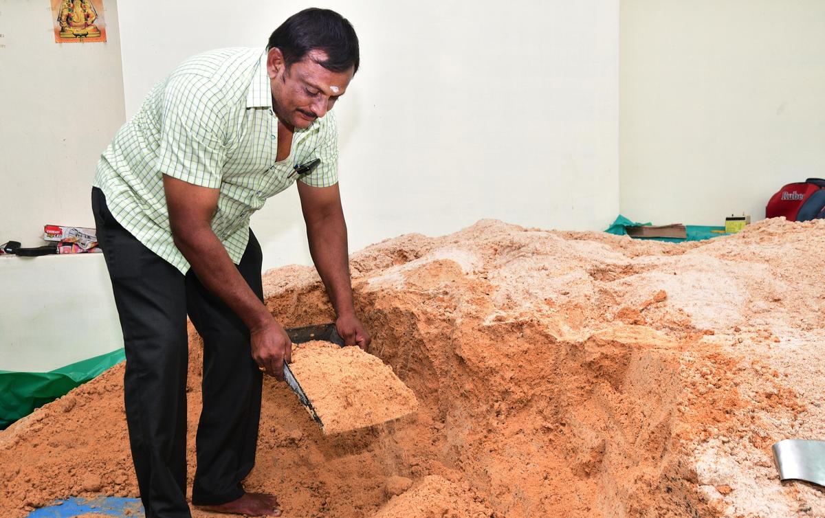 A farmer at Kavindapadi village in Erode district who makes and sells ‘naatu sakkarai’. File A farmer at Kavindapadi village in Erode district who makes and sells ‘naatu sakkarai’. File