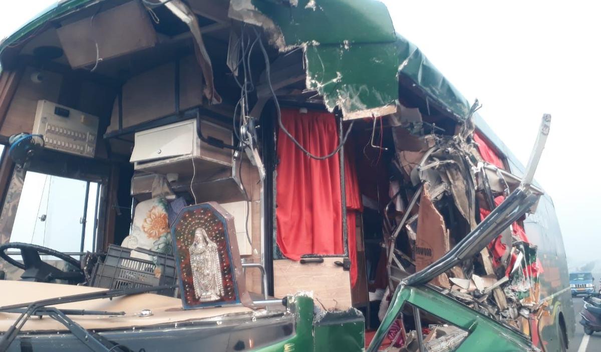 Four killed in accident in Tiruvallur district as private bus rams into tanker