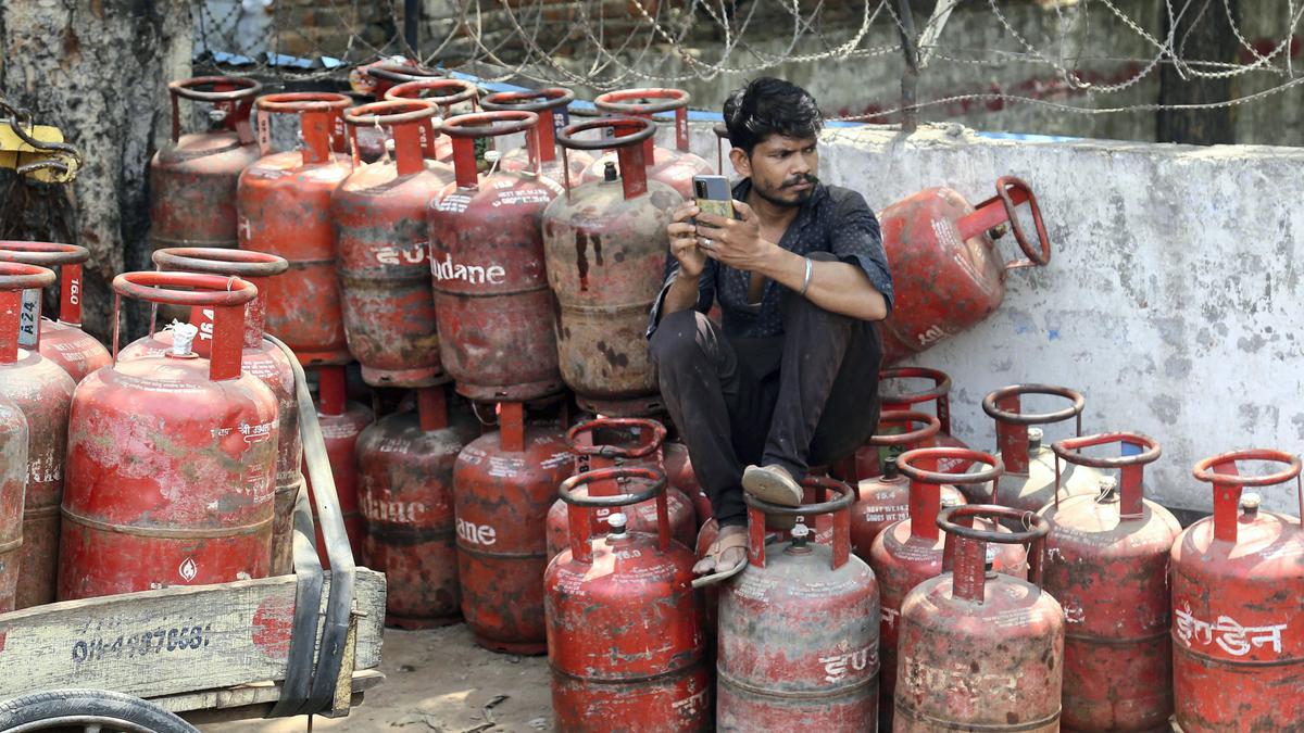 Domestic LPG cylinder price breaches ₹1,000 mark in several cities