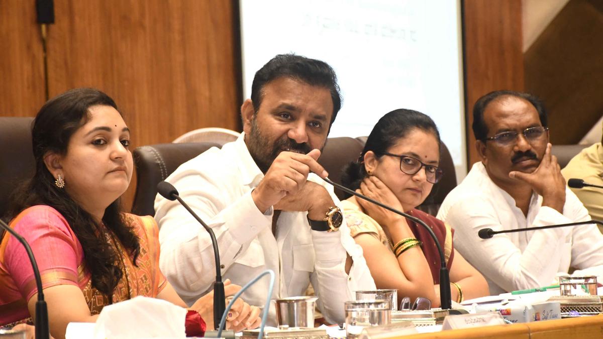 Send proposal to again distribute seeds to farmers, Minister tells Dharwad officials