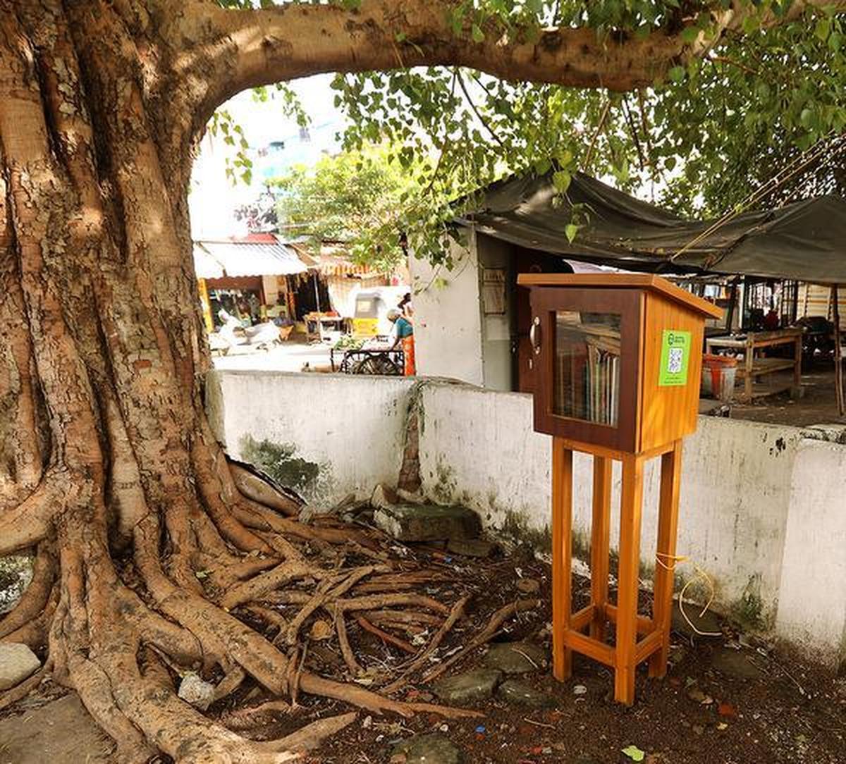 21শে নভেম্বর, 2025-এ ইস্ট মাদা স্ট্রিটে একটি পড়ার স্থান। 21শে নভেম্বর, 2025-এ ইস্ট মাদা স্ট্রিটে একটি পড়ার স্থান।