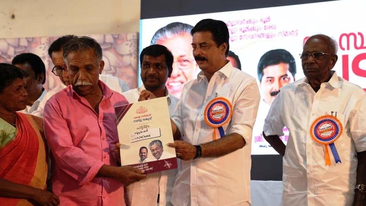 2,077 title deeds distributed in Idukki