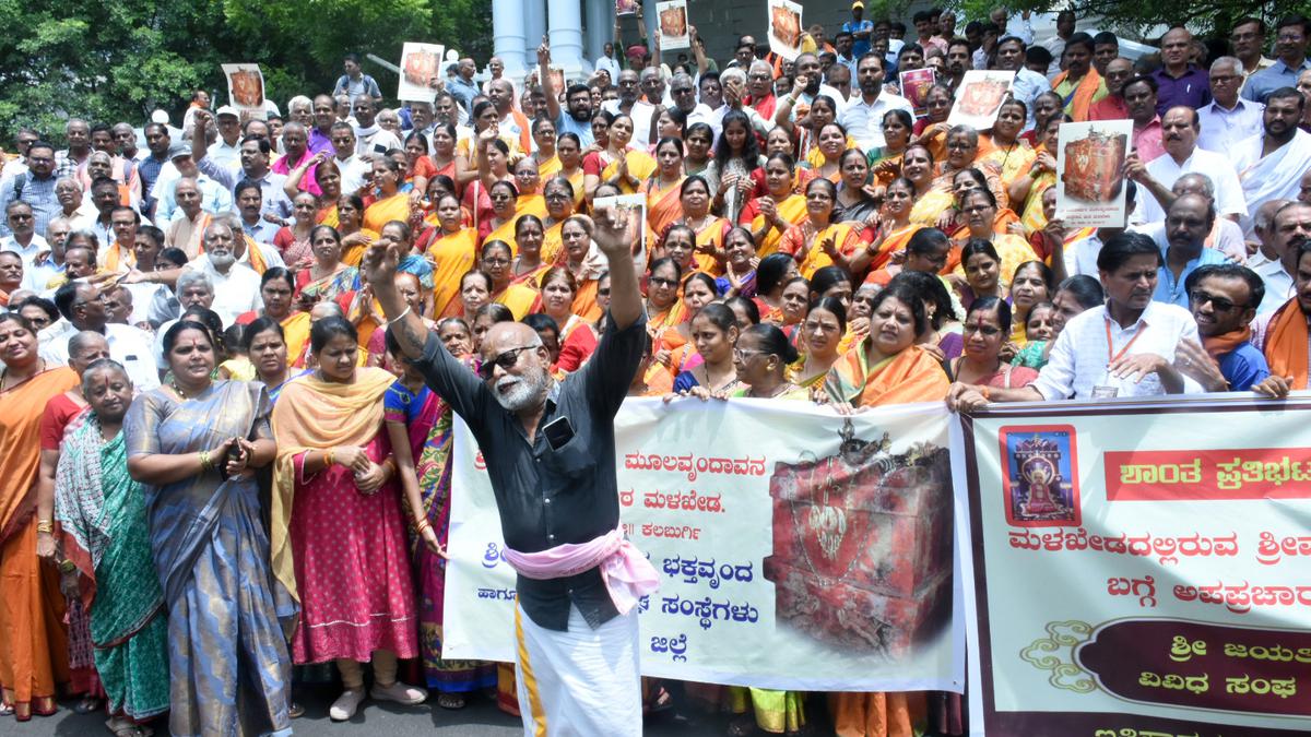 Protest condemning spreading of misinformation about Sri Jayatirtha organised in Malkhed