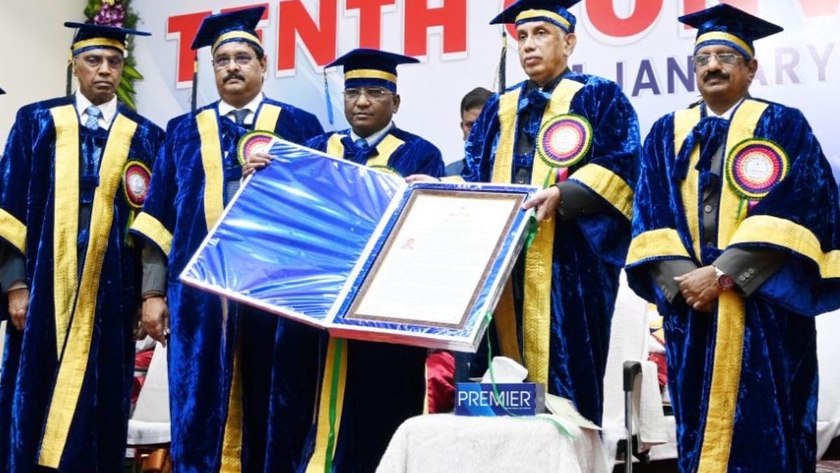 JNTU-K confers honorary doctorate on V. Rajanna, TCS President ...