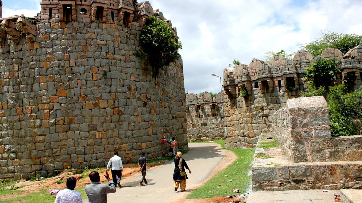 Mudgal Fort, a symbol of the power of Deccan Sultanate and Vijayanagara empire, cries for conservation