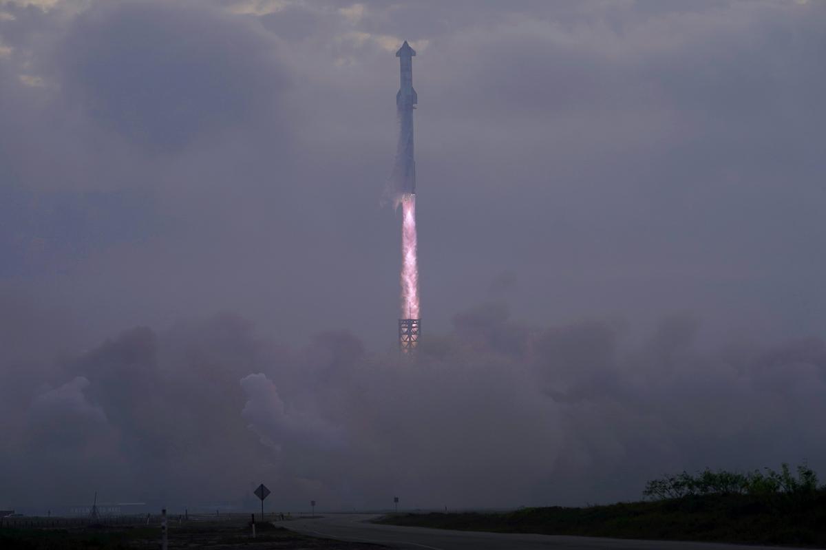 SpaceX comes close to completing test flight of mega rocket but loses spacecraft near end