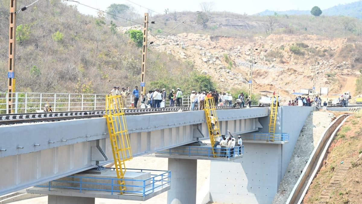 CRS inspects newly laid double line on K-K route