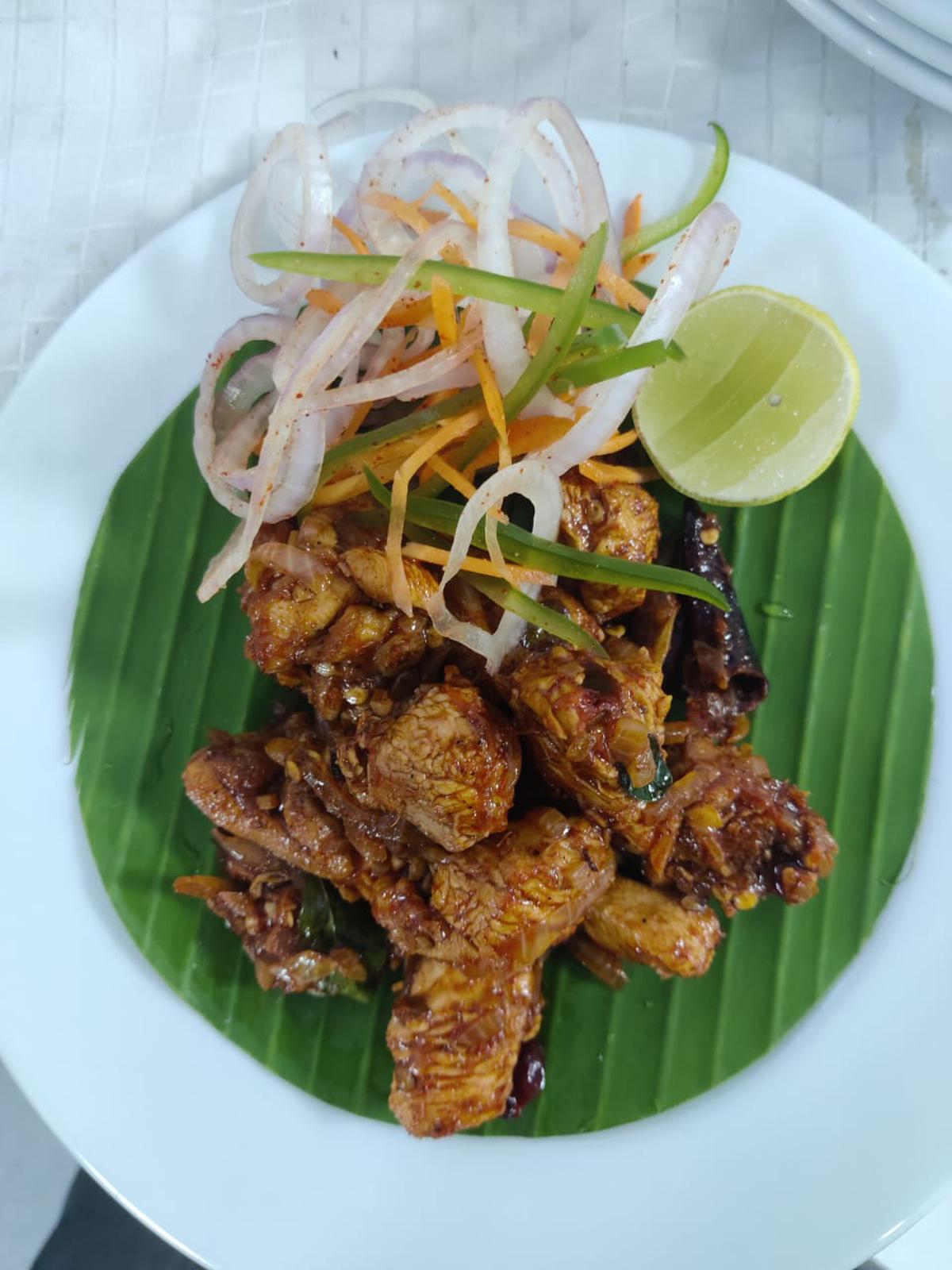 Various types of chicken dishes such as Pallipayalam Chicken are served in the festival. 