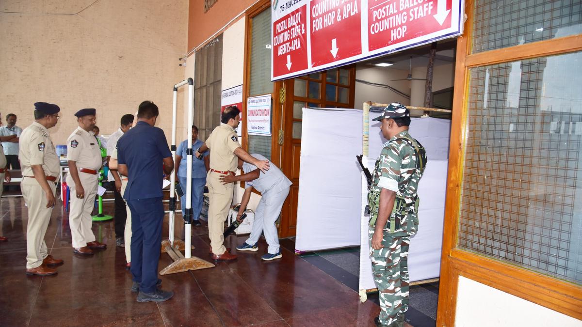 Eluru Range IGP inspects strongroom, security arrangements