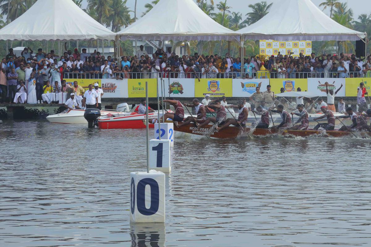 Mighty Oars wins CBL race