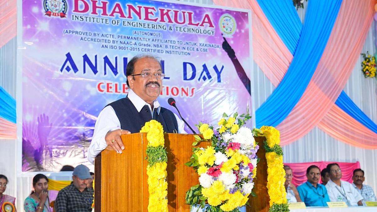 Students urged to focus on development of districts, villages