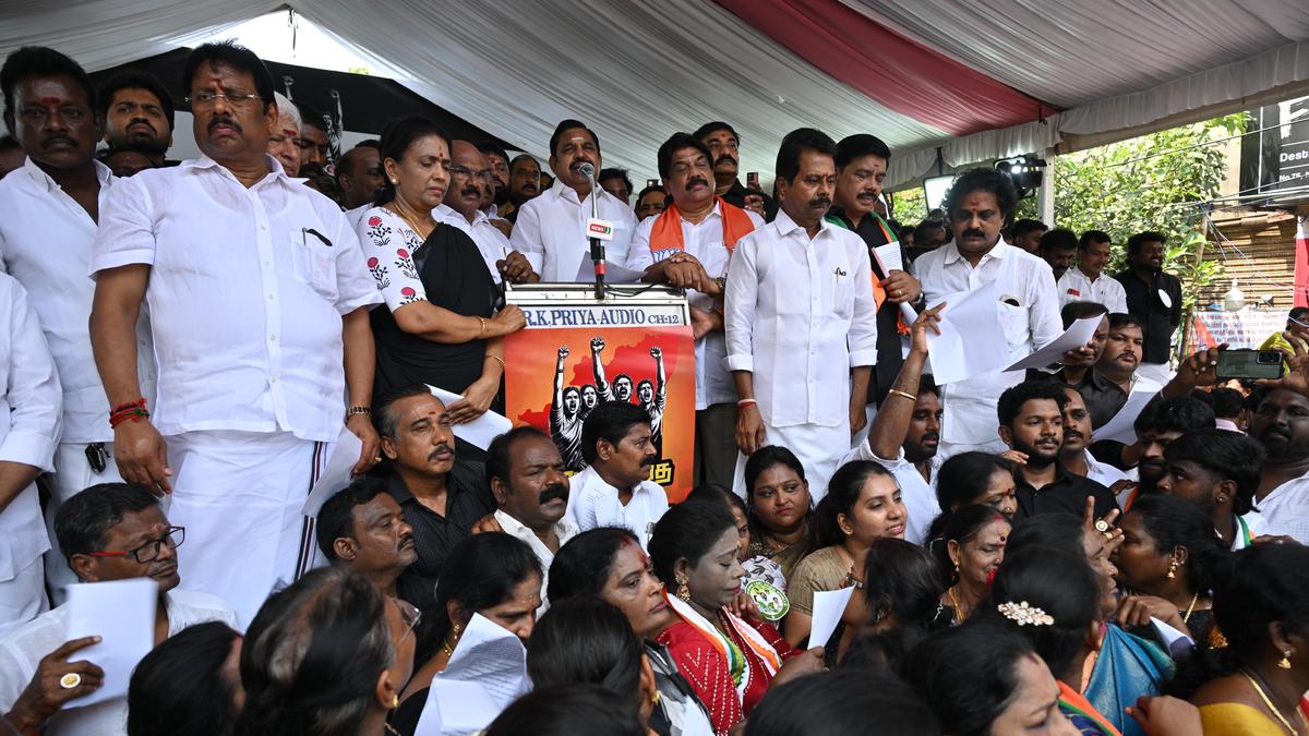 Edappadi Palaniswami criticises DMK government for not filing FIR on cash-for-jobs complaint