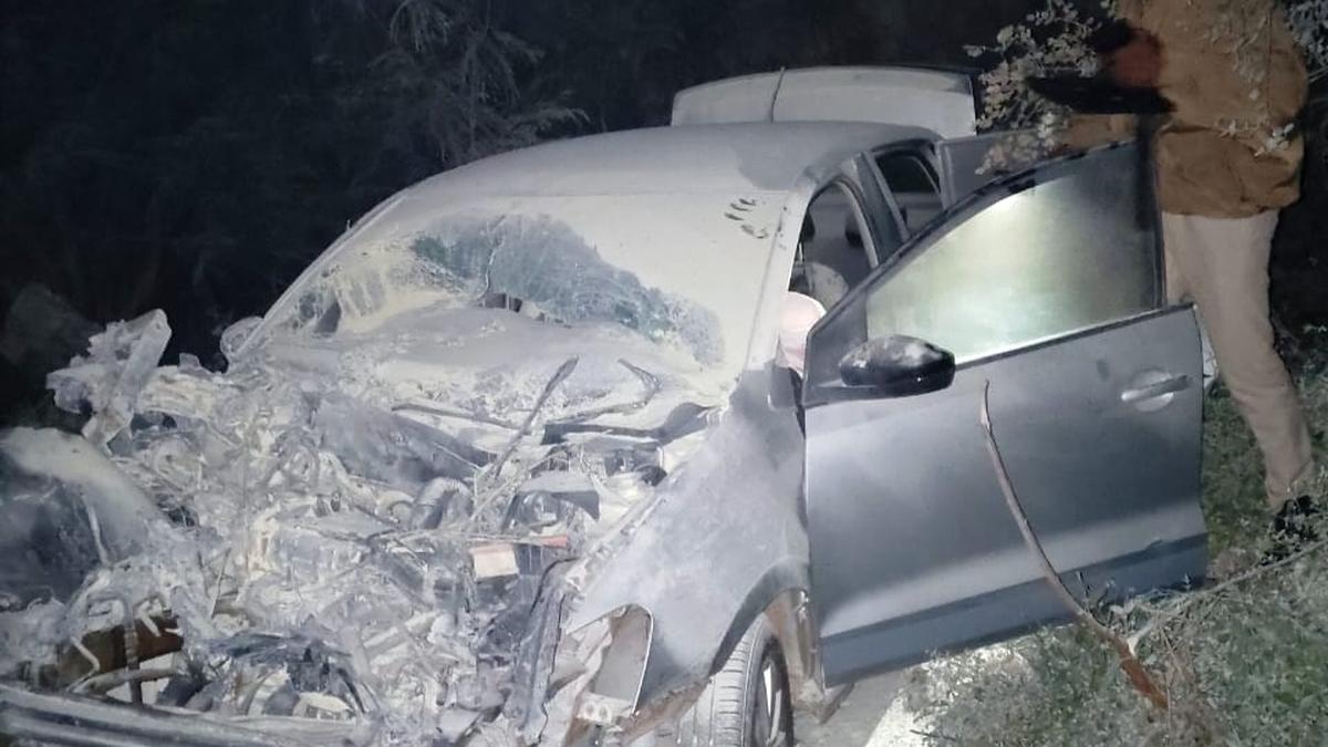 Fire erupts after car-bus collision in Telangana’s Shankarpally; major tragedy averted