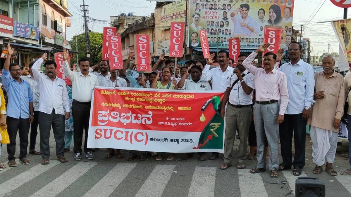 SUCI(C) stages protest against fuel price hike in Kalaburagi