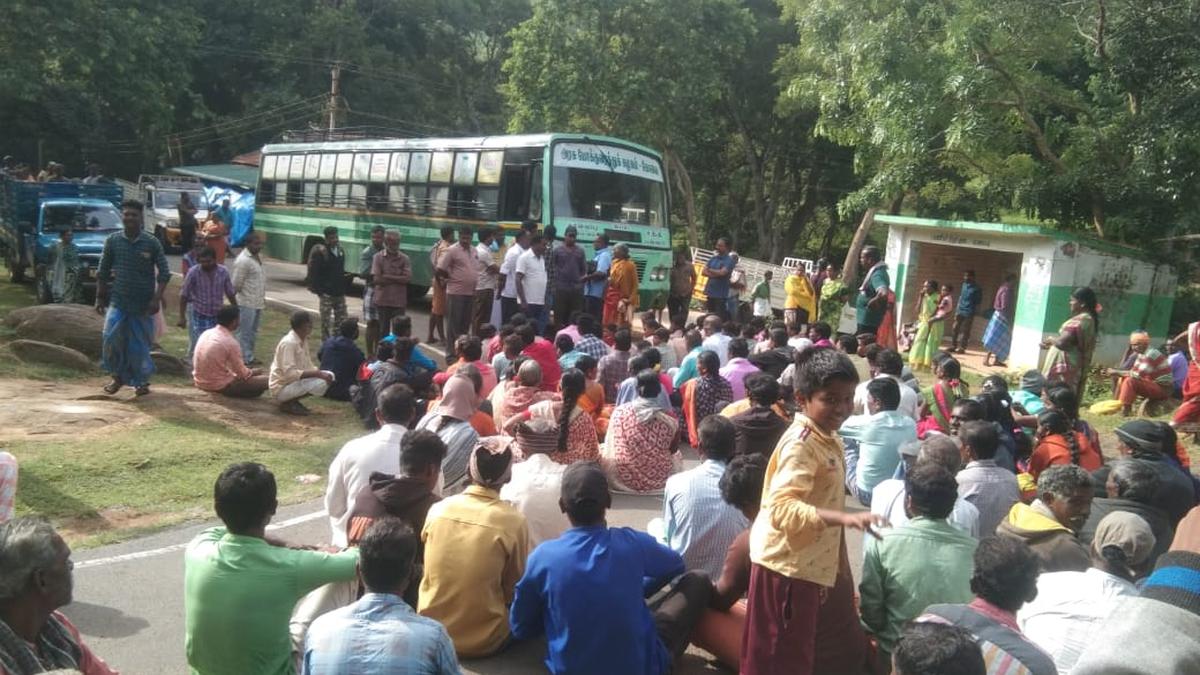 Tribal residents of Talamalai in Erode stage road roko demanding operation of bus
