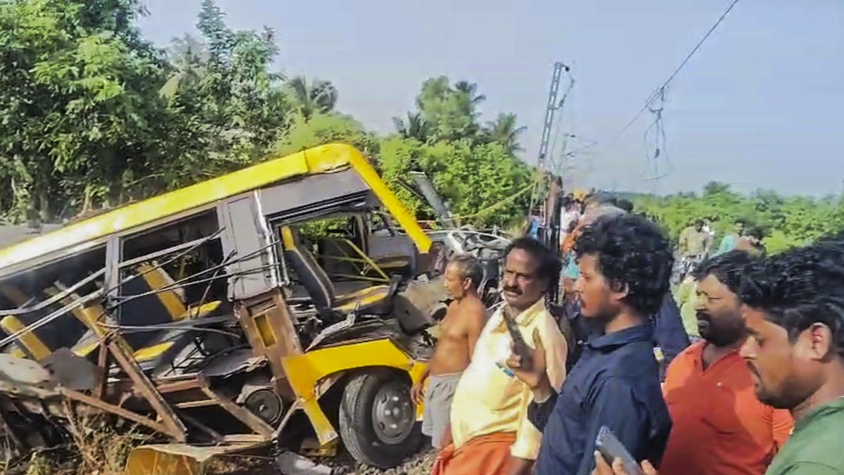 Southern Railway team begins inquiry into school van-train collision in Cuddalore district 