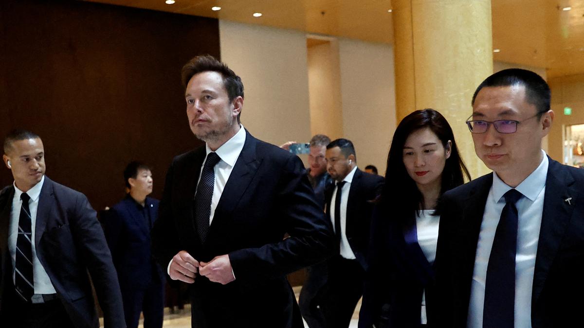 Les fans chinois accueillent “Comrade Musk”