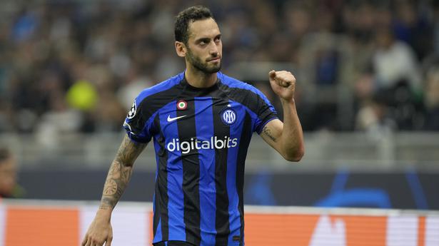 Champions League | Calhanoglu scores as Inter Milan sink Barcelona