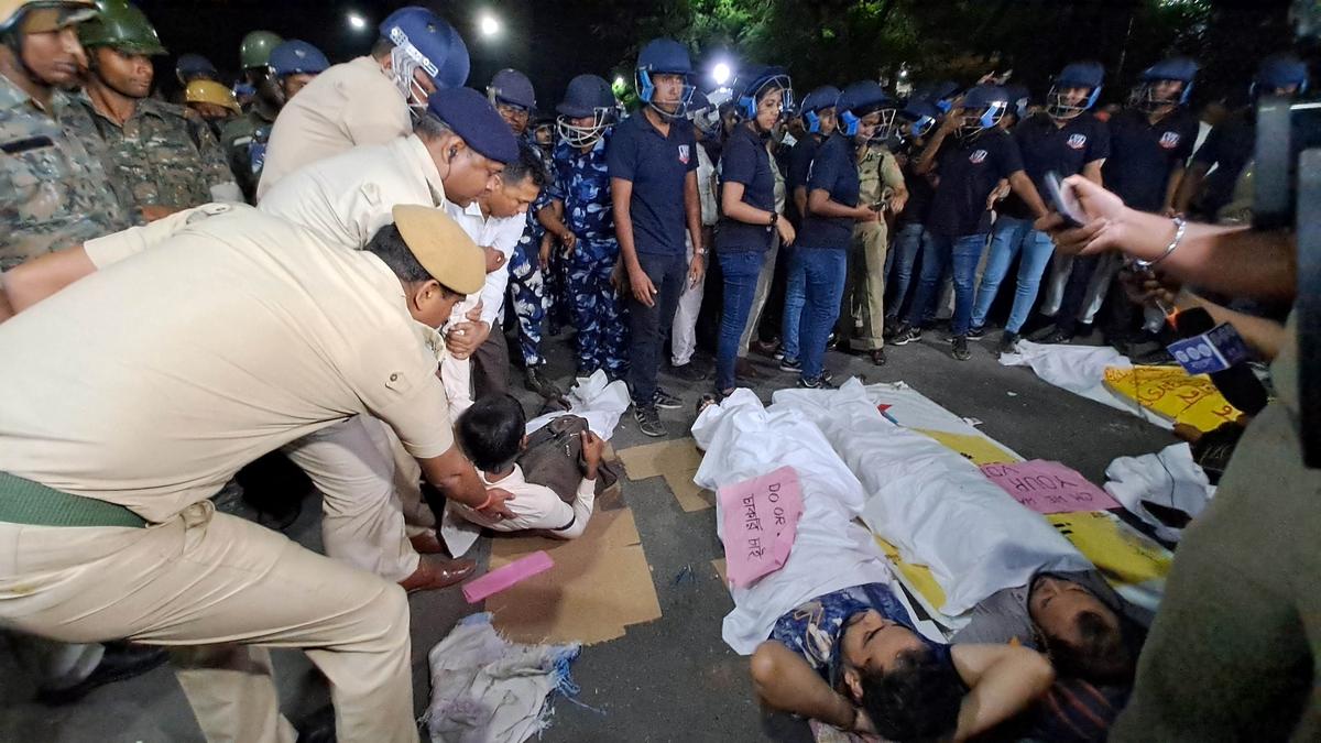 W.B. recruitment scam | police use force to remove protesting job seekers