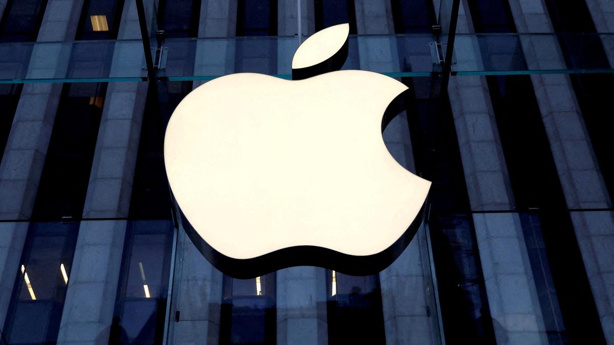 L’iPhone et la montre d’Apple seront commercialisés en février : rapport