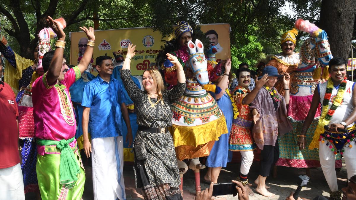 Foreigners taste sweets and Pongal made of millets during Pongal
