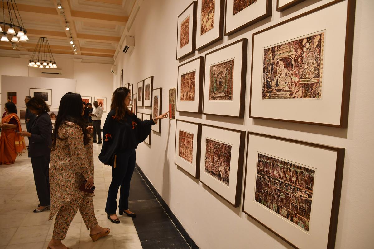 मंगलवार को दिल्ली के बीकानेर हाउस में फोटो प्रदर्शनी 'रिडिस्कवर हम्पी'