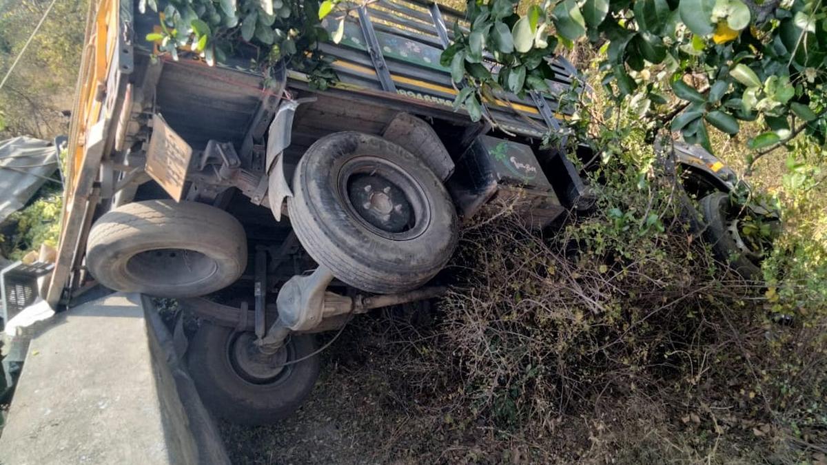 Truck falls into gorge on Dhimbam ghat road in Erode