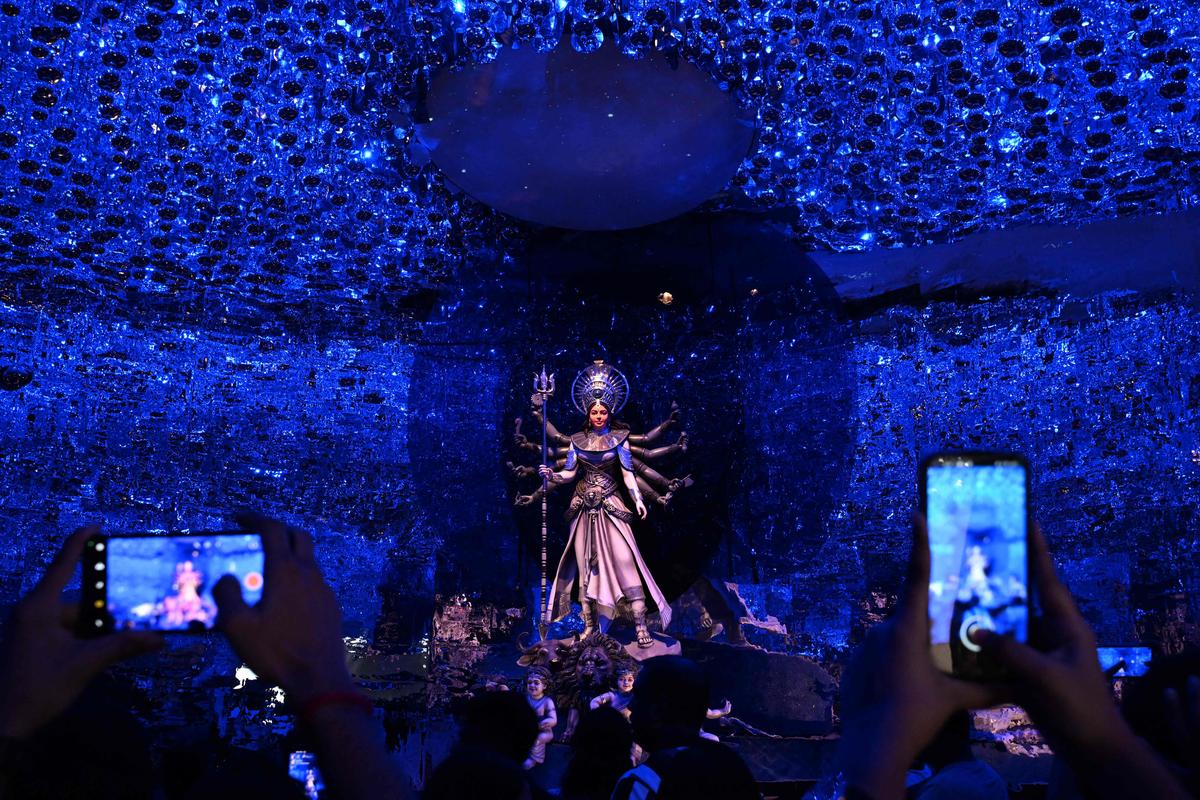 Mukho Mukhi pandal by artist Shovin Bhattacharjee fuses technology and tradition with stainless steel installations, kinetic energy-driven structures, and reflective elements