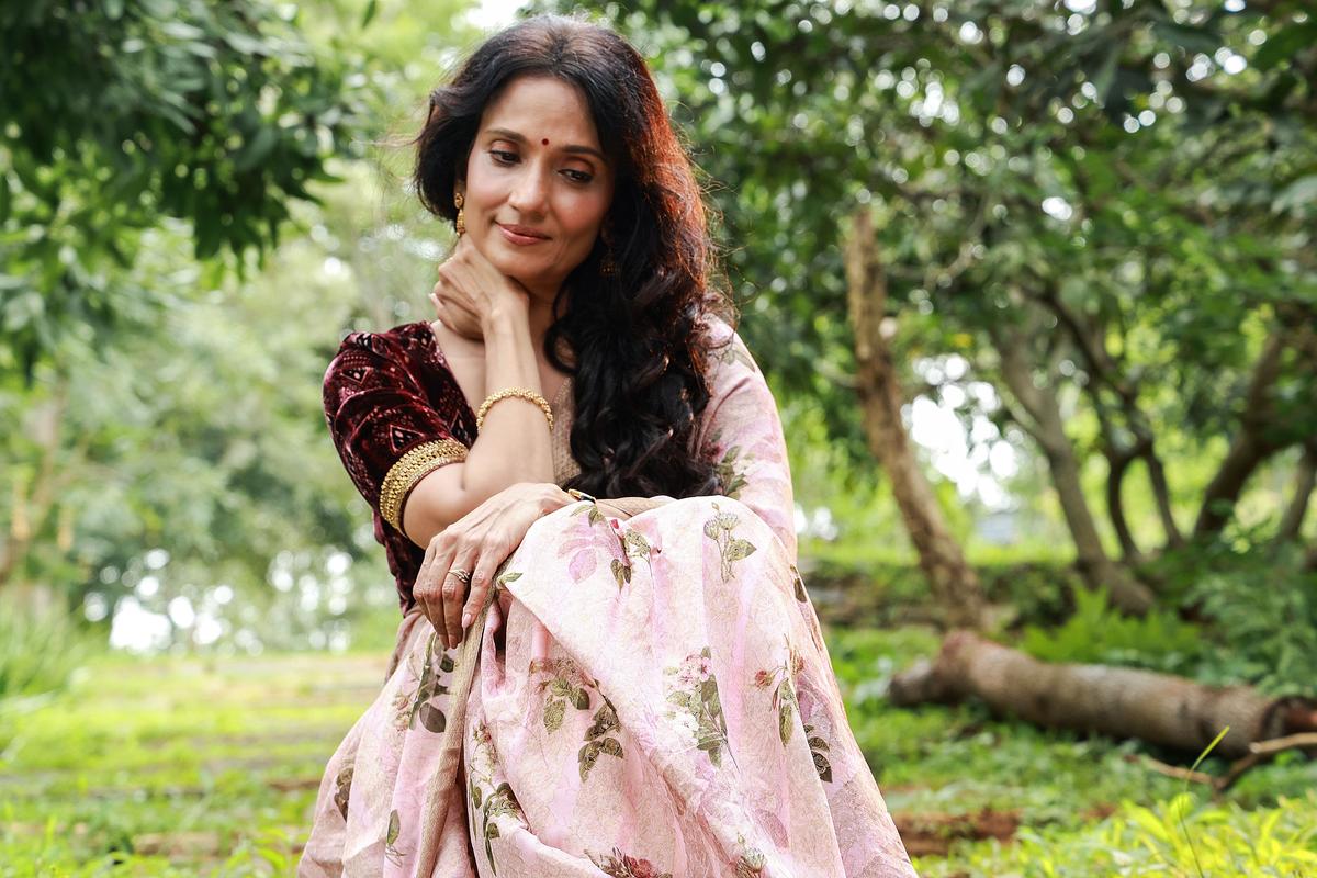 सविता ने फिल्म में टाइटुलर भूमिका निभाई है सविता ने फिल्म में टाइटुलर भूमिका निभाई है