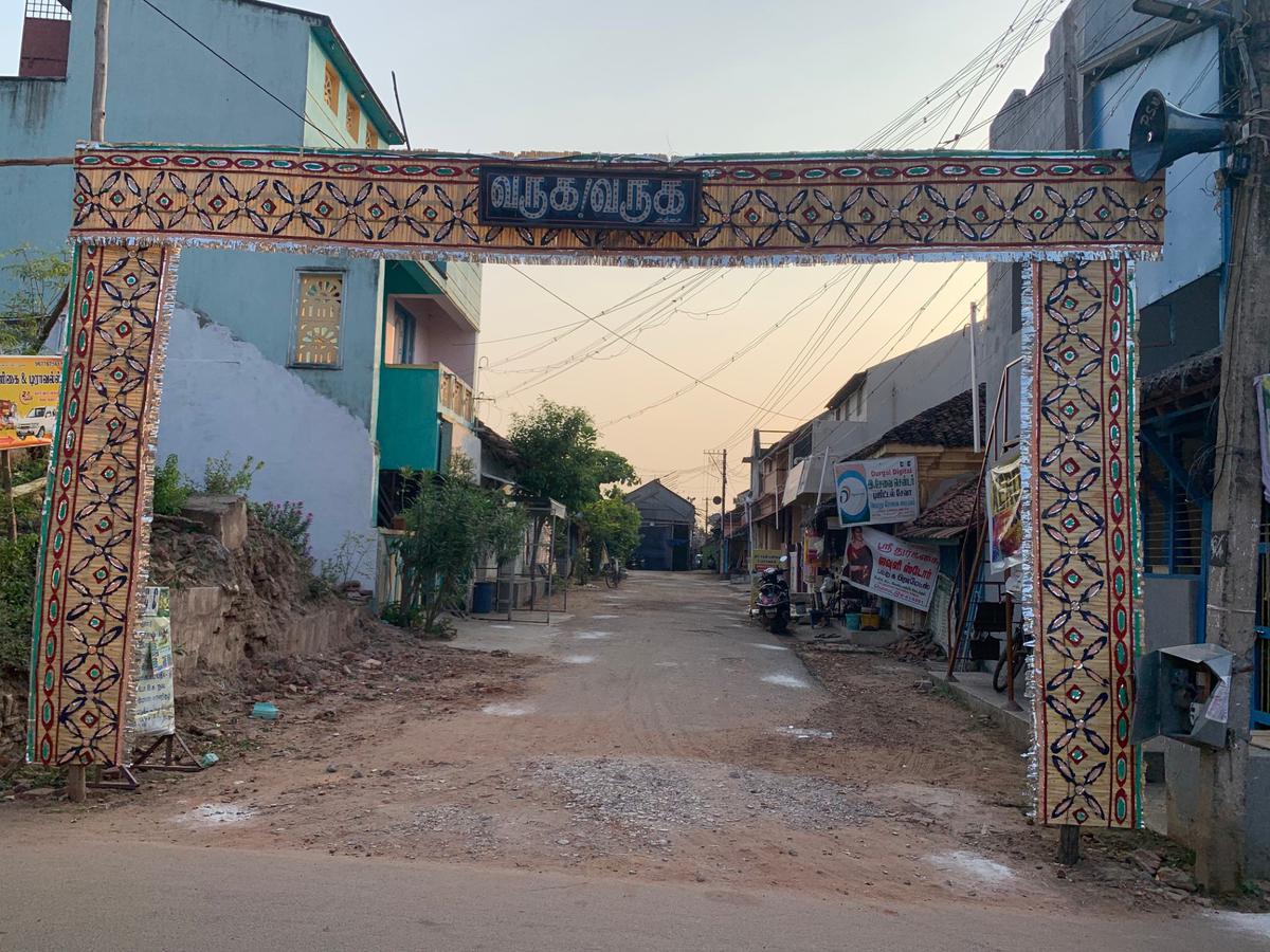 The arch at the entrance of the
agraharam street and the make-shift stage set up in the middle facing Sri
Varadaraja
perumal
temple for the 83rd Bhagavata Mela festival. It is here that the night-long theatre takes place every year. 