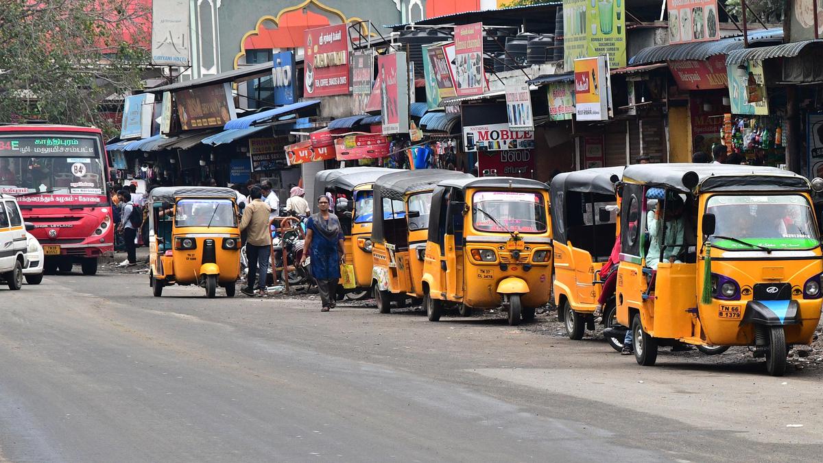 Unregulated parking worsens traffic woes near Coimbatore Railway Junction