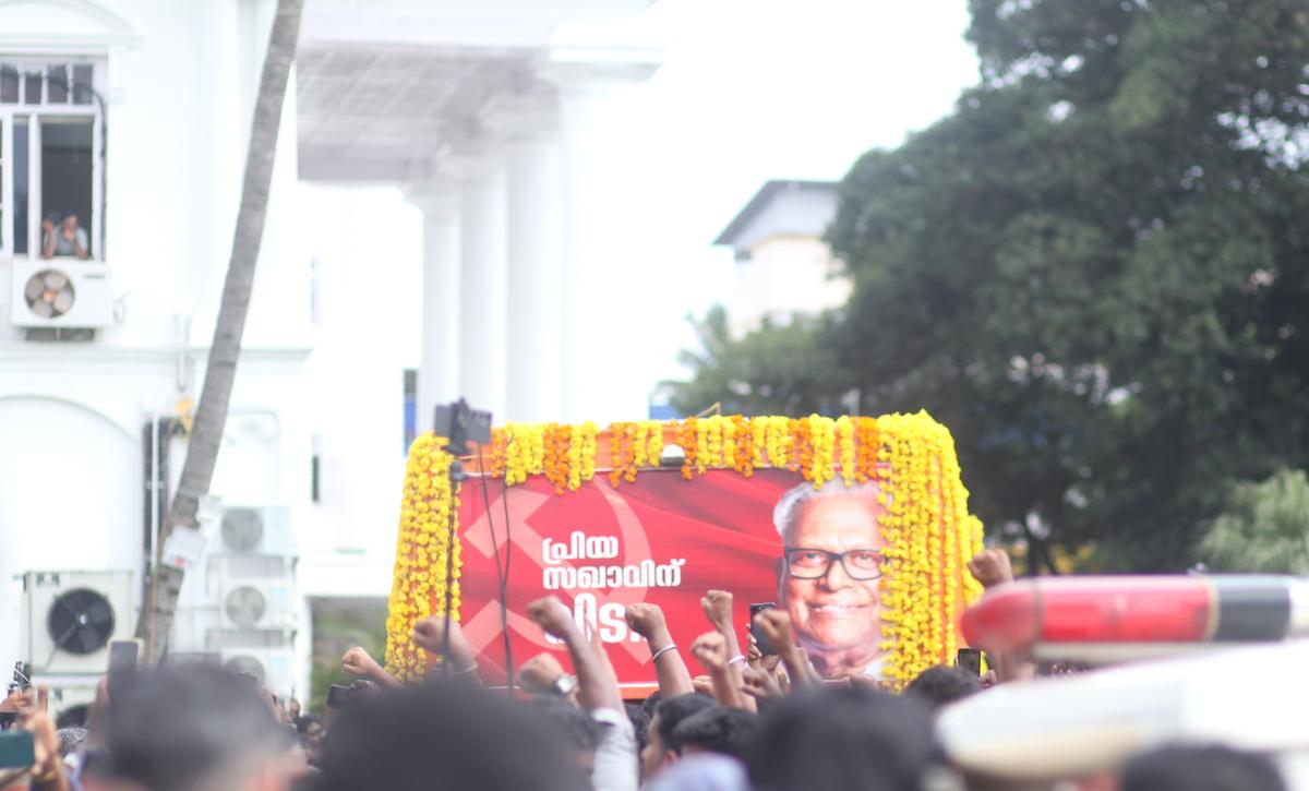 A funeral procession carrying the mortal remains of former Kerala Chief Minister V.S. Achuthanandan in Thiruvananthapuram on Tuesday. 