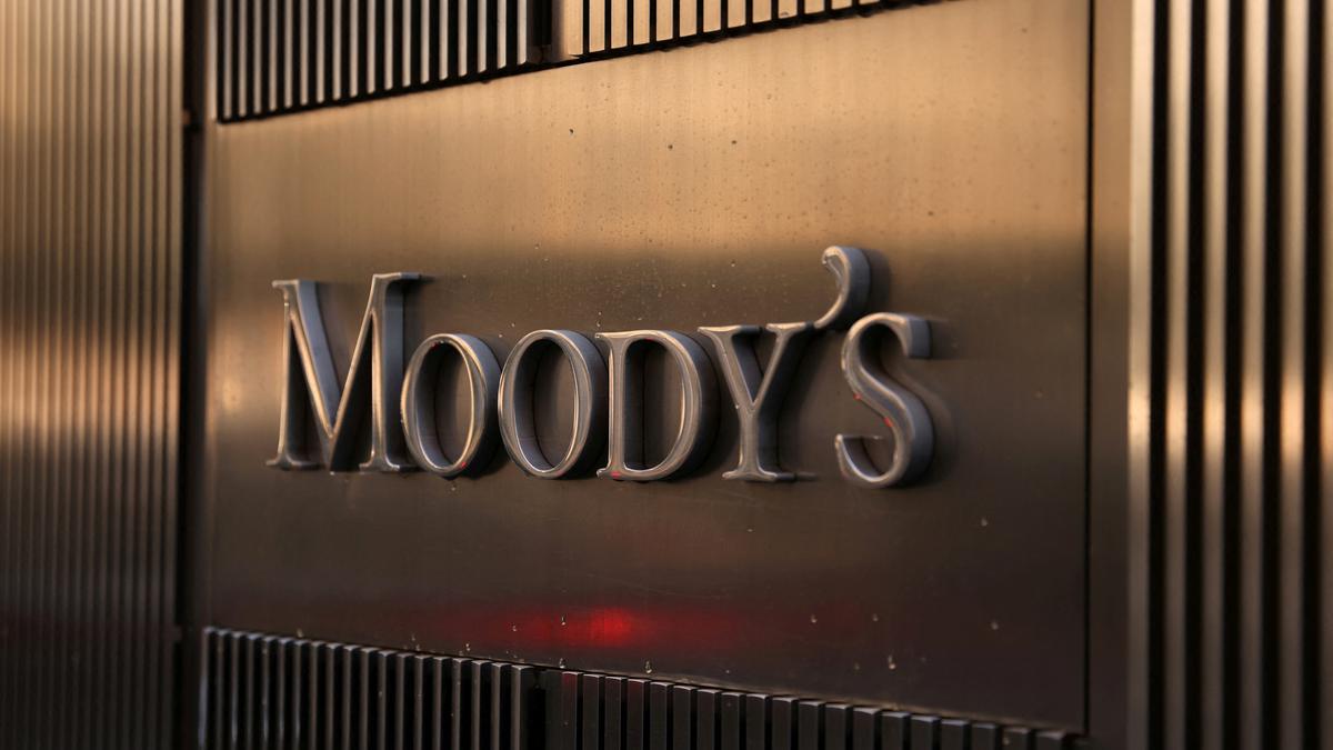 Slowdown in GDP growth late last year temporary: Moody's Analytics