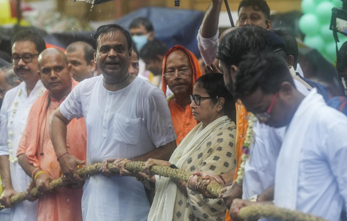  West Bengal Chief Minister Mamata Banerjee pulls ropes of the chariot during ISKCON ‘Rath Yatra’, in Kolkata, on July 7, 2024.