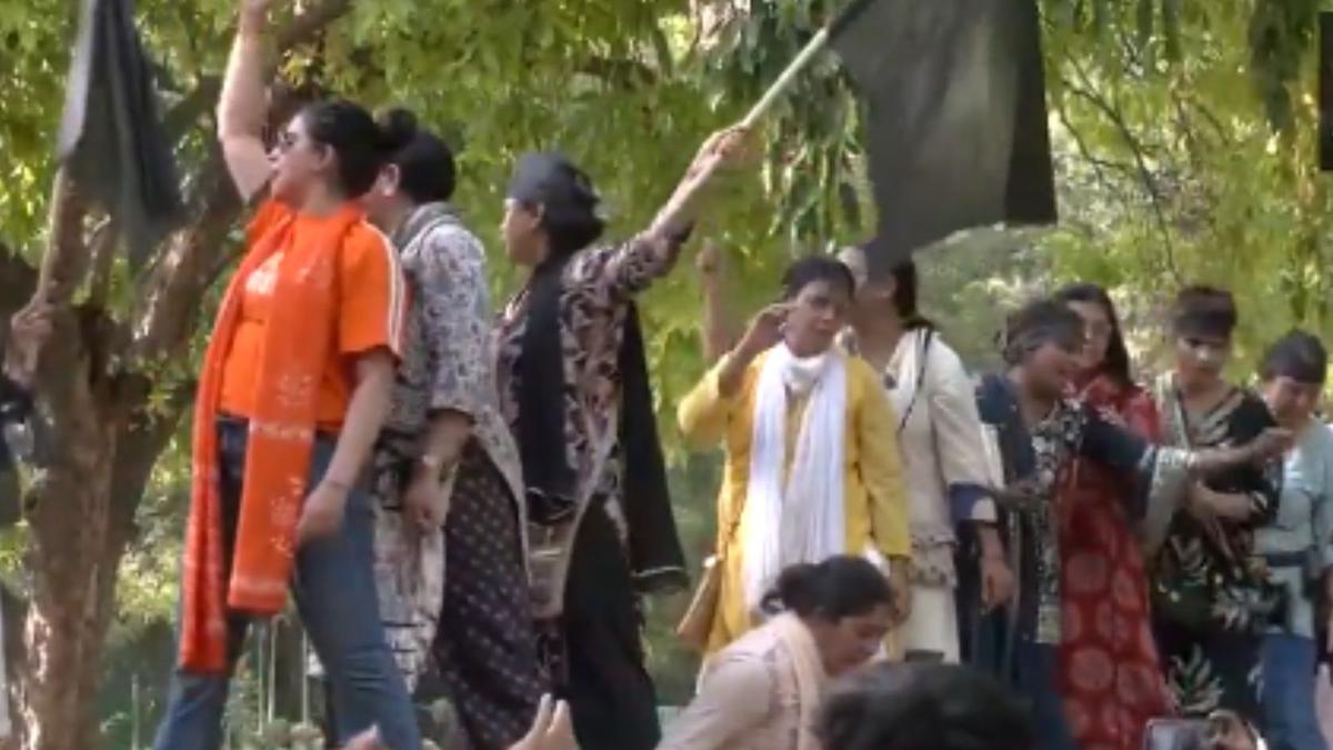 BJP women workers march to Rahul Gandhi's residence in Delhi after Constitution Amendment Bill defeat