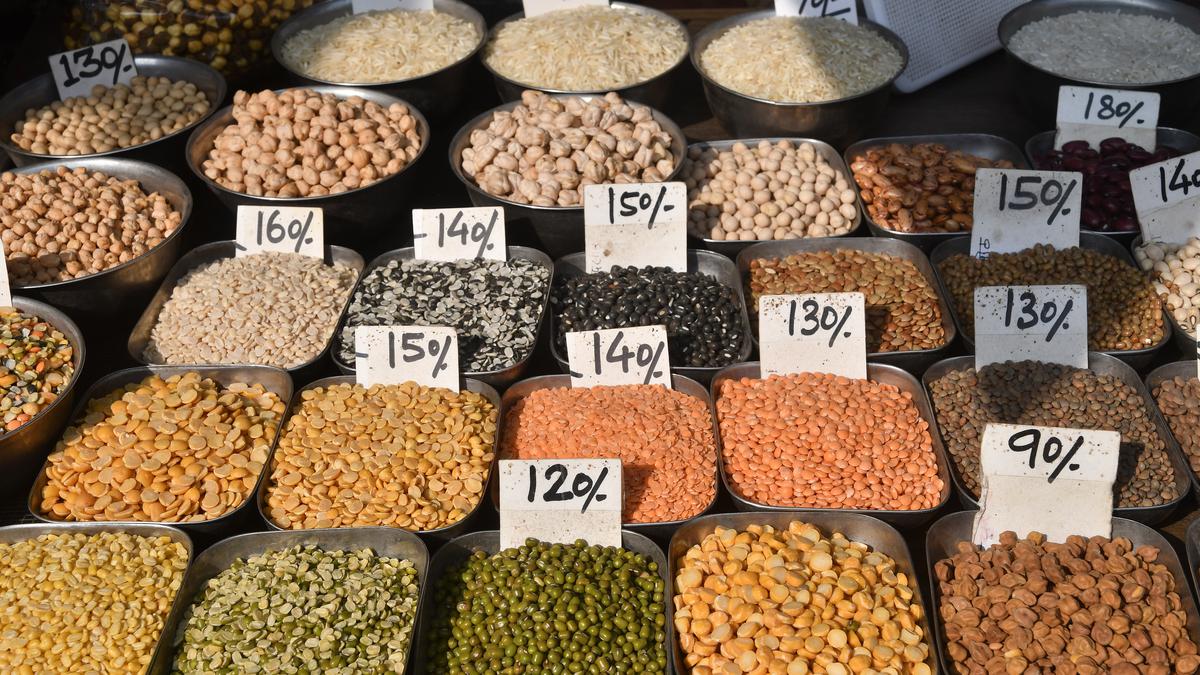 Centre caps tur and urad dal stocks to prevent hoarding, speculation