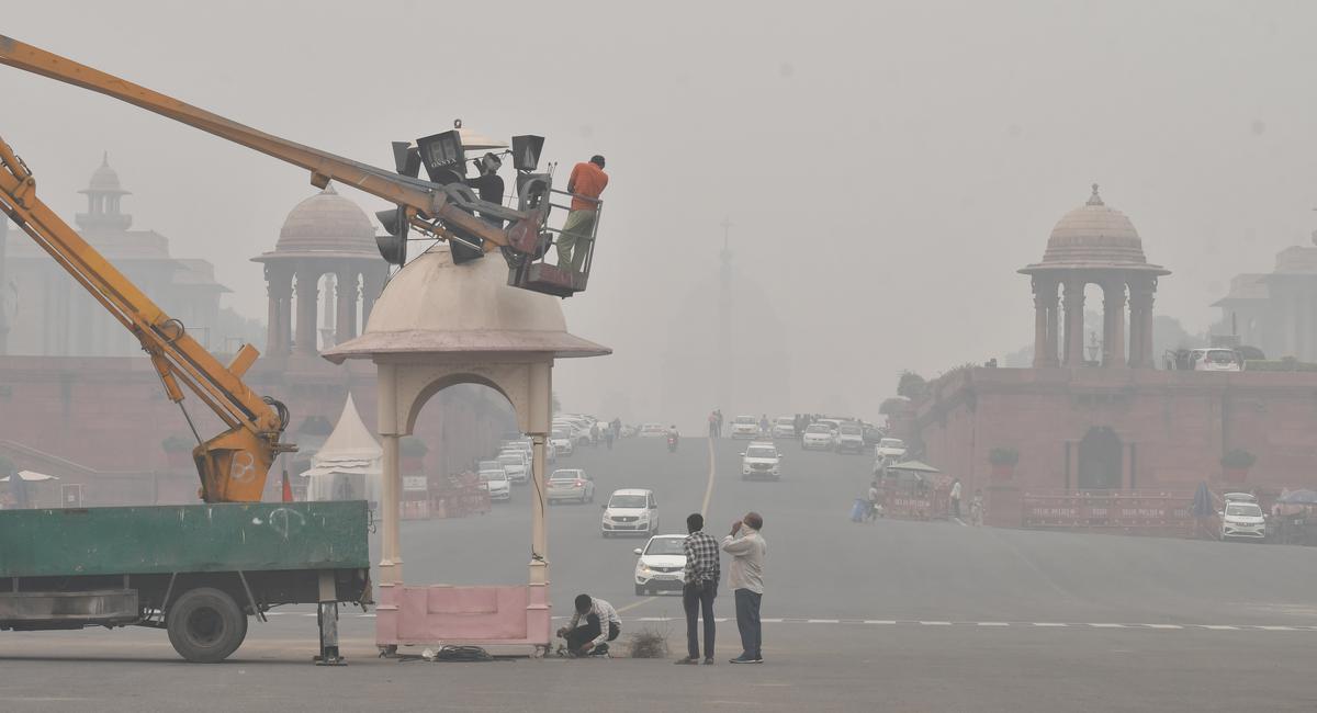 Delhi's air pollution: Air quality in 'severe plus' category again; Primary  schools shut till November 10 - The Hindu